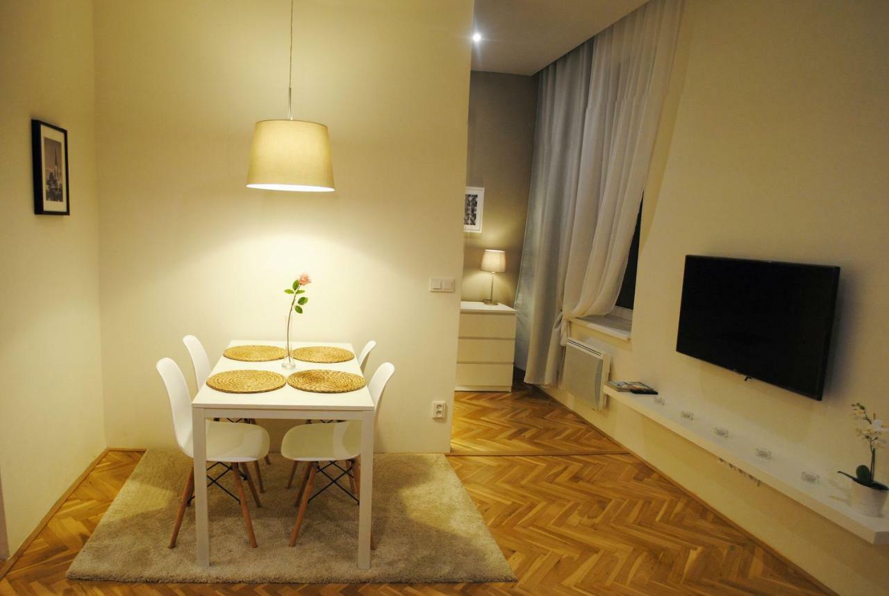 Apartments Centre In Style Alamóc Kültér fotó