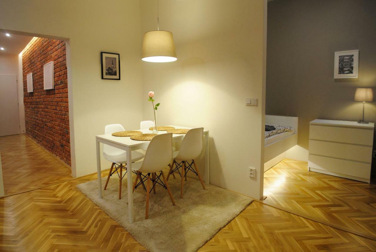 Apartments Centre In Style Alamóc Kültér fotó