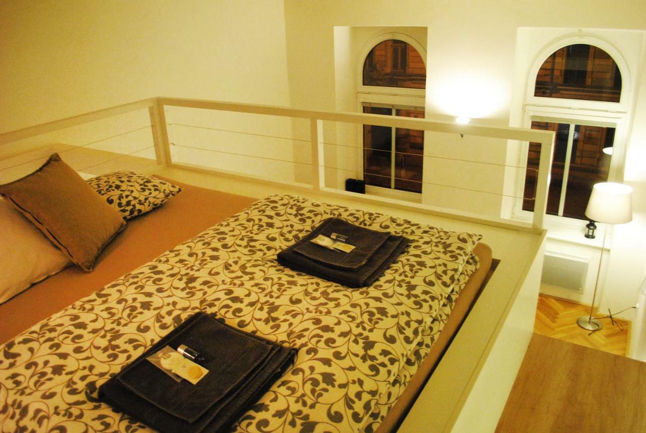 Apartments Centre In Style Alamóc Kültér fotó