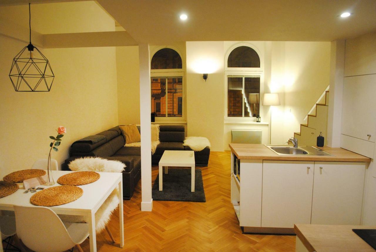 Apartments Centre In Style Alamóc Kültér fotó